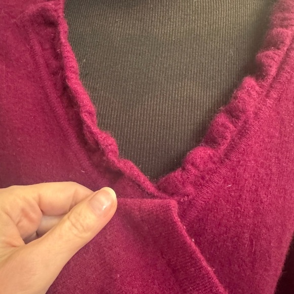 2 PLY CASHMERE WOOL CHARTER CLUB Ruffled V Neck Sweater Burgundy SZ MED Cozy EUC - Picture 5 of 12